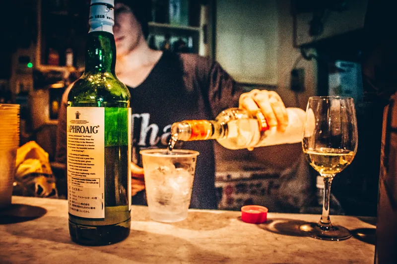 Bar pour